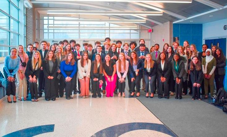 DECA Students Advance to States